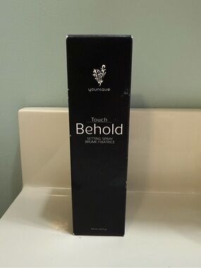 Younique Touch Behold Setting Spray - Black